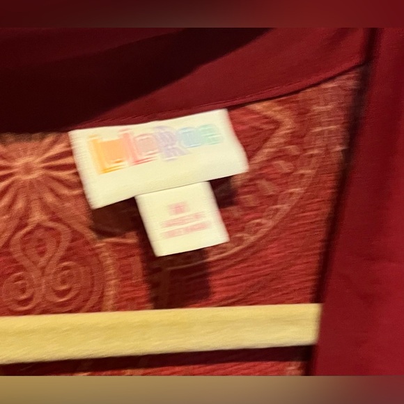 NWOT LuLaRoe ‘AURORA’ Red Kimono Sz Medium with Gold Accents - Picture 2 of 10